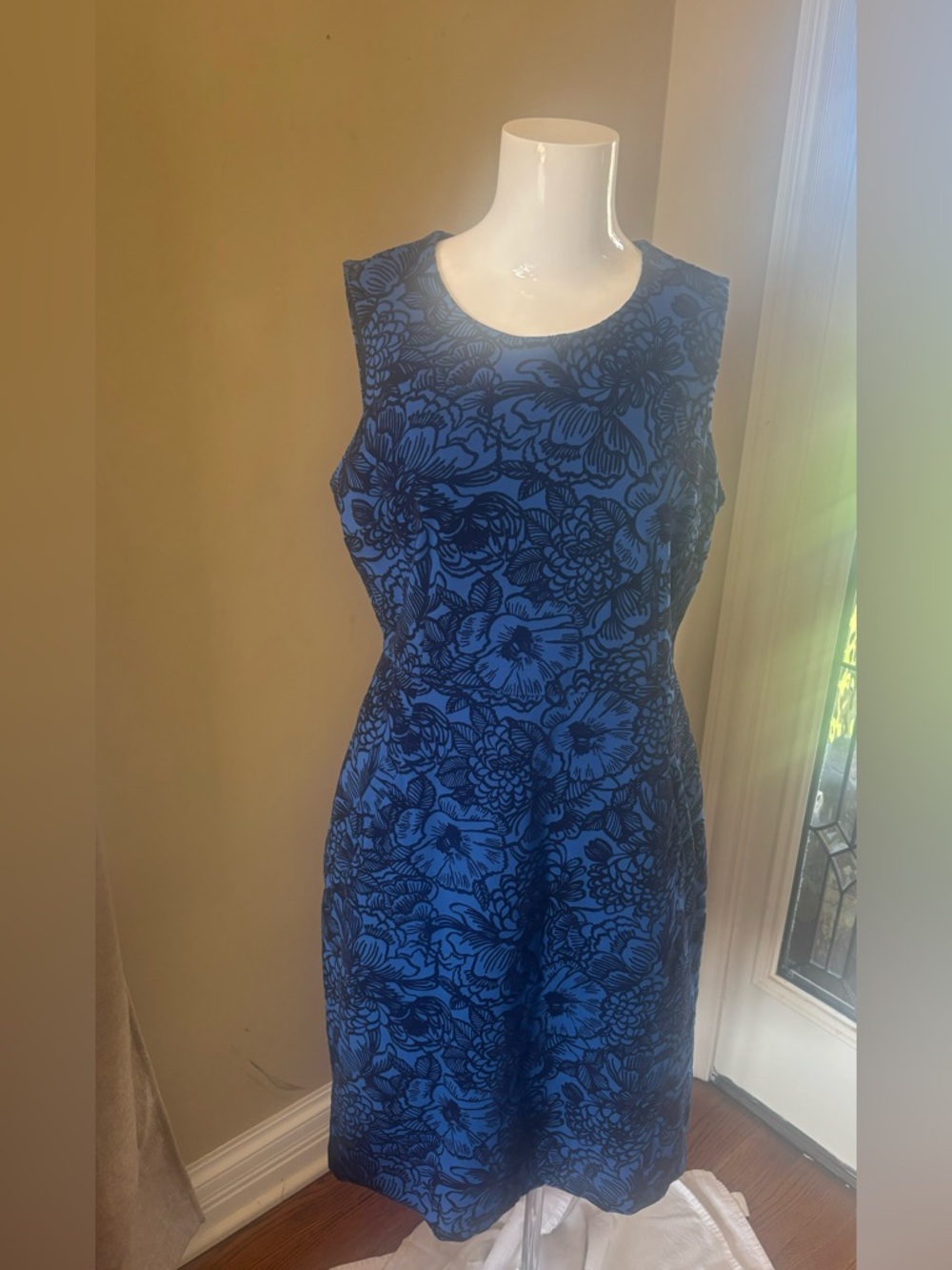 Land’s End Navy Blue Floral Lace Sheath Dress Sleeveless Women’s Size 10